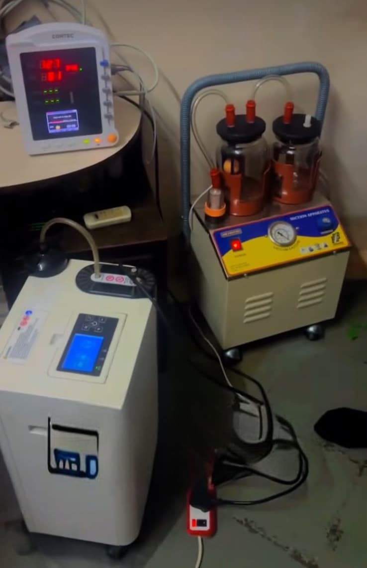 Patient monitoring and oxygen equipment for home healthcare